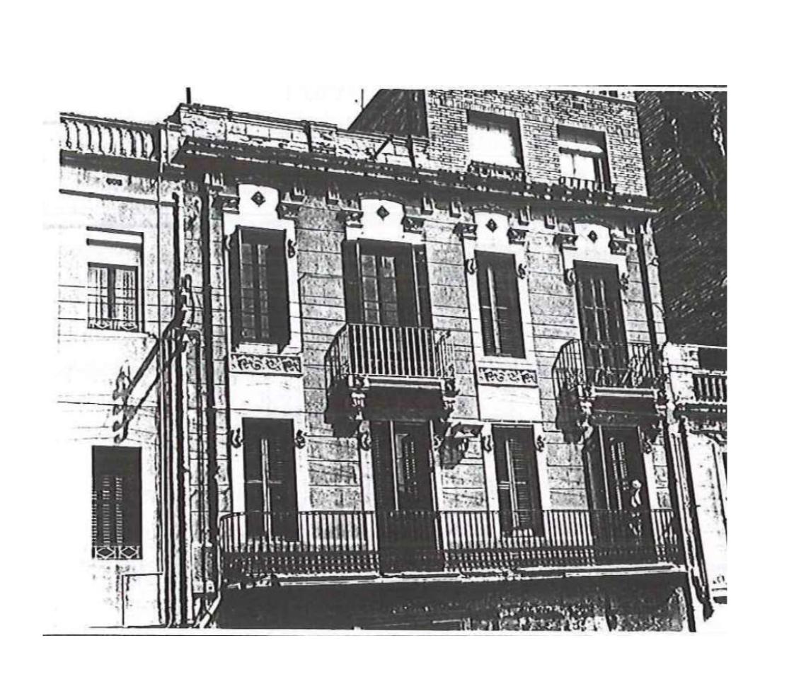 Fachada histórica de Ca l’Escardívol en la Rambla Rafael Casanova de Sant Boi